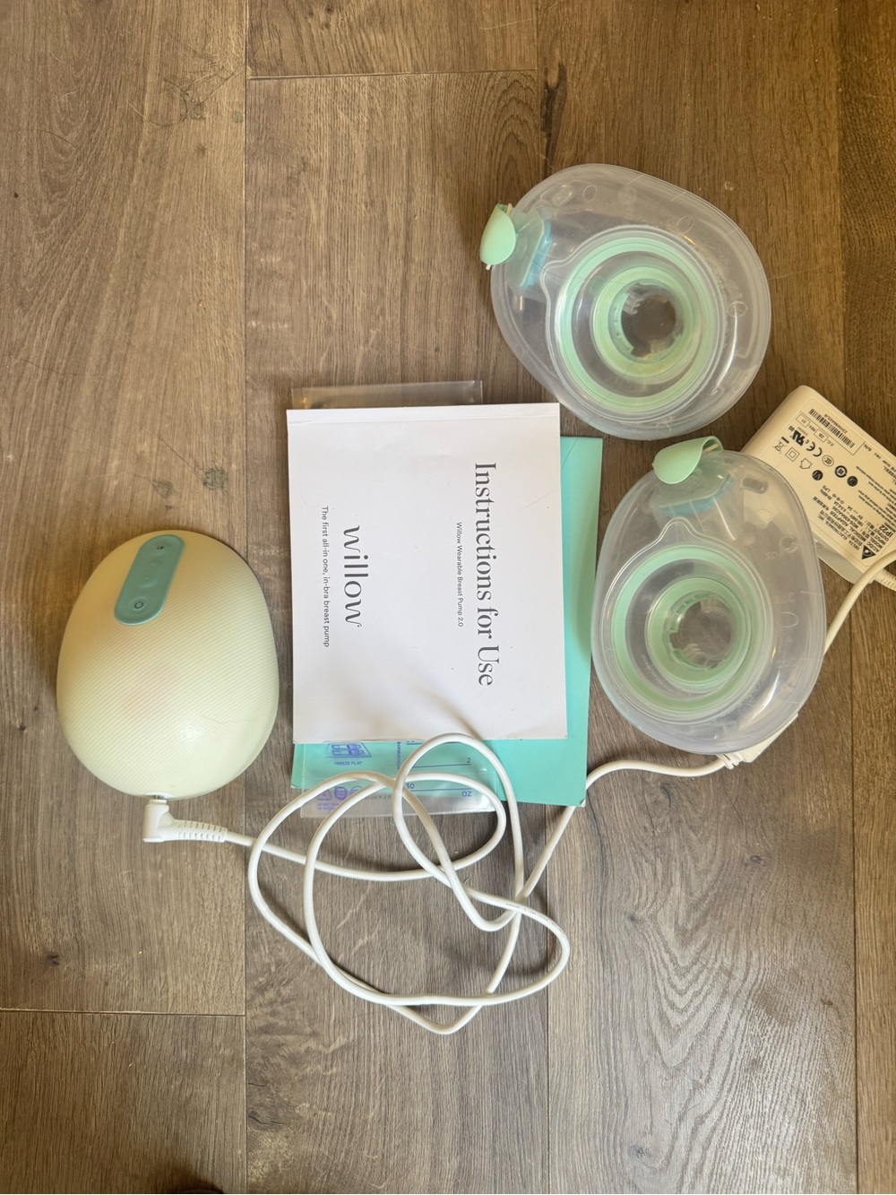 Willow Wearable Breast Pump & 2 Storage Containers